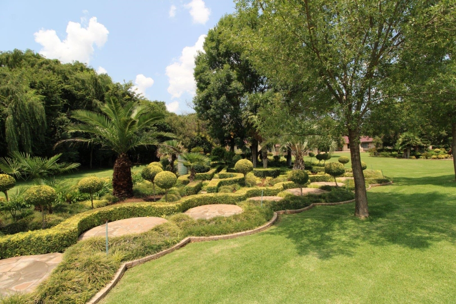 11 Bedroom Property for Sale in Van Der Hoff Park North West